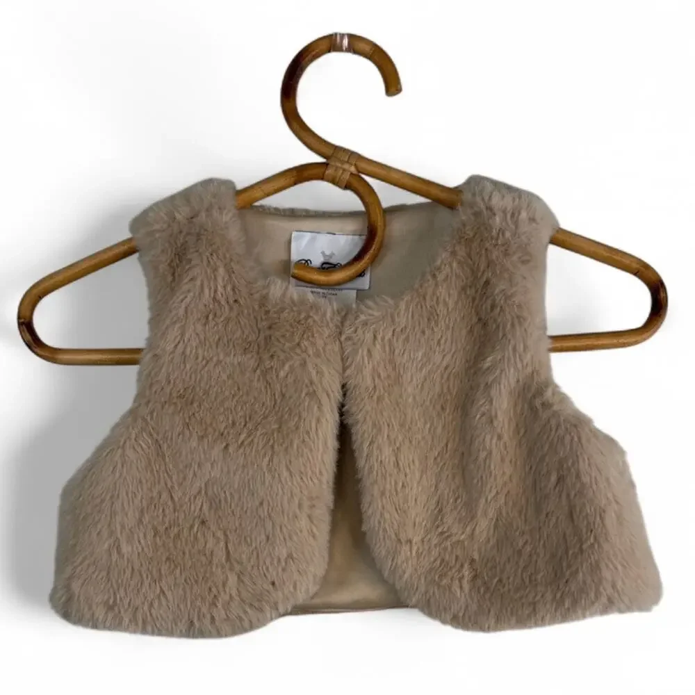 Rare Editions Faux Fur Vest in Cream size 5